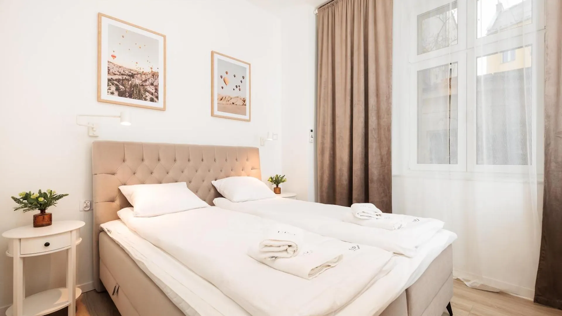Kollataja Spacious Modern Apartment - By Upstairs Kraków Polen