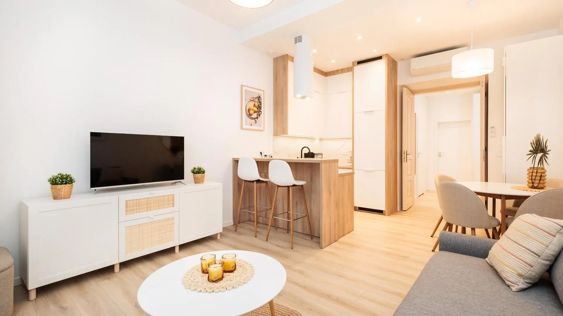Kollataja Spacious Modern Apartment - By Upstairs Kraków