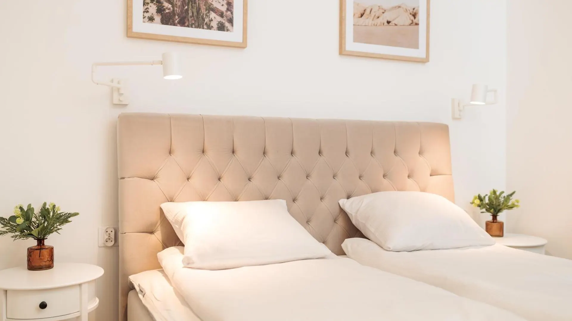 Kollataja Spacious Modern Apartment - By Upstairs Krakow Poland