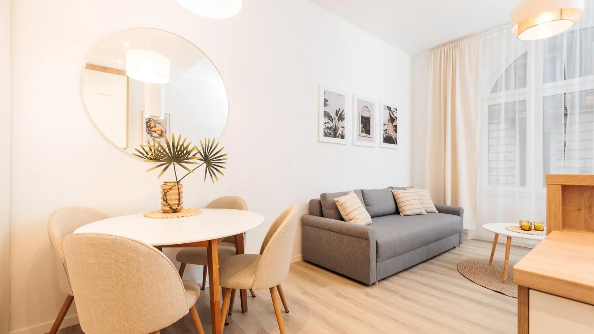 Kollataja Spacious Modern Apartment - By Upstairs Krakow