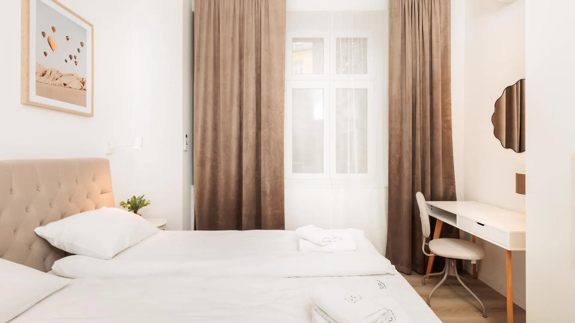 Kollataja Spacious Modern Apartment - By Upstairs Krakow