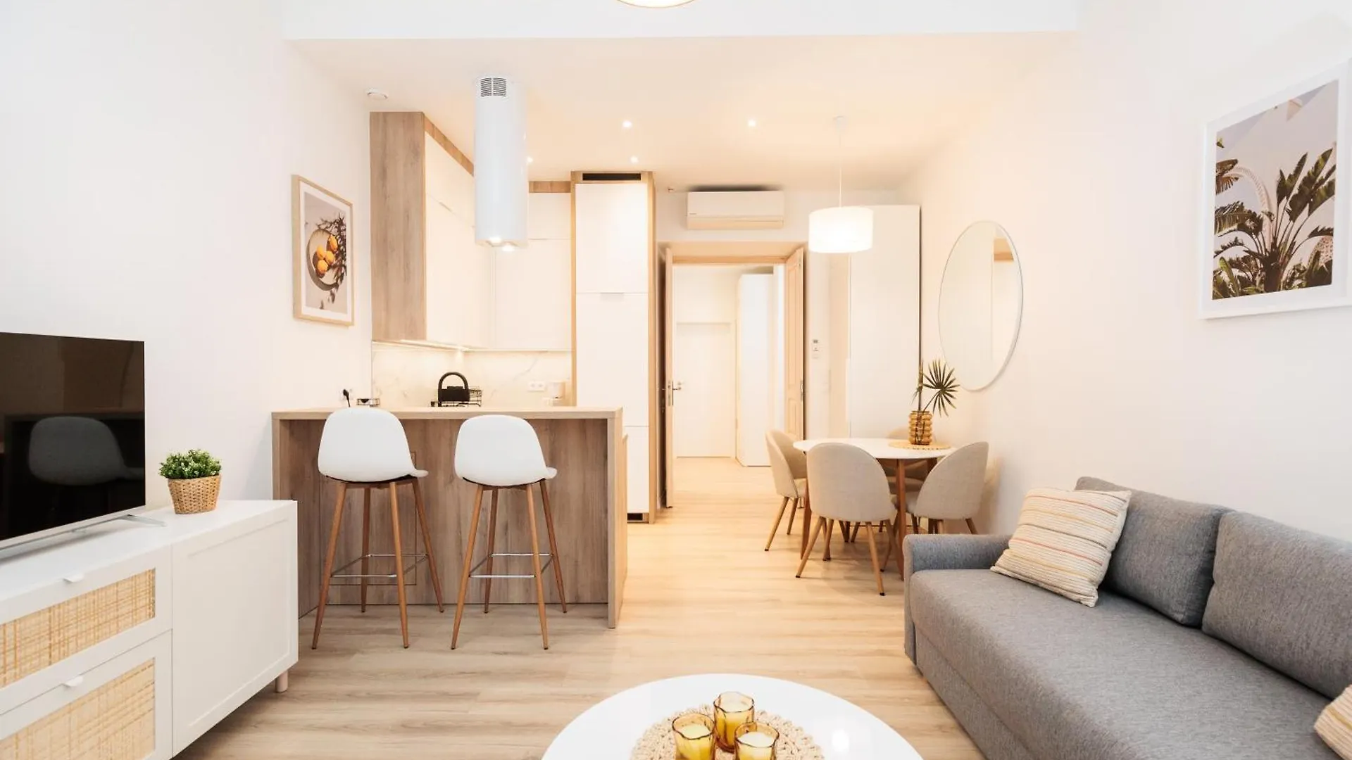 Kollataja Spacious Modern Apartment - By Upstairs Krakow