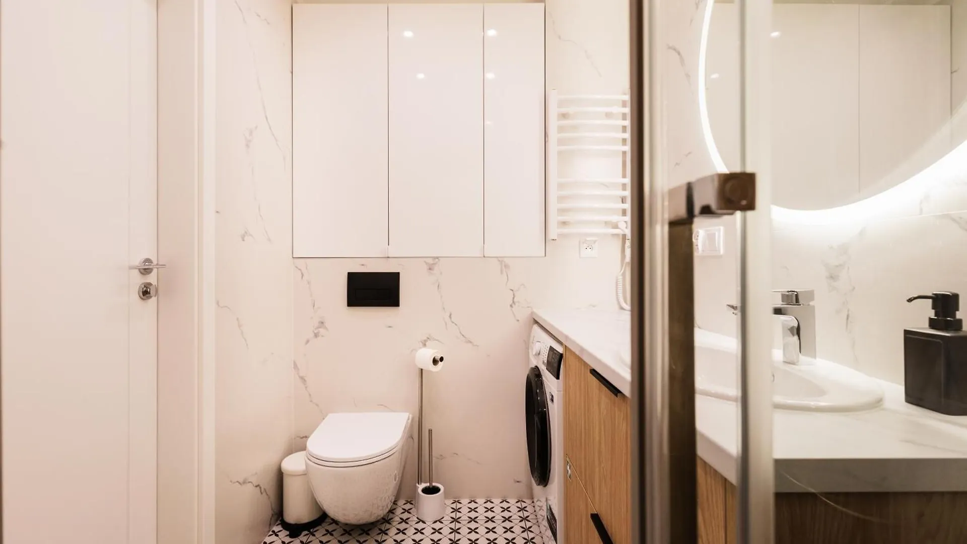 Kollataja Spacious Modern Apartment - By Upstairs Krakow 0*,  Poland