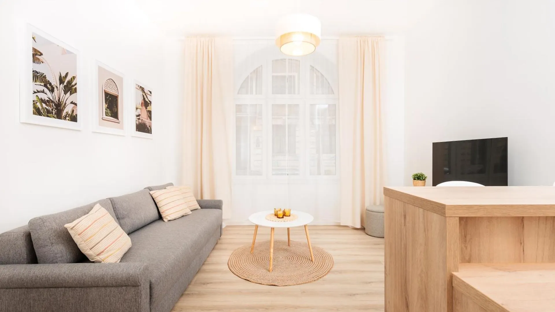 Kollataja Spacious Modern Apartment - By Upstairs Krakow