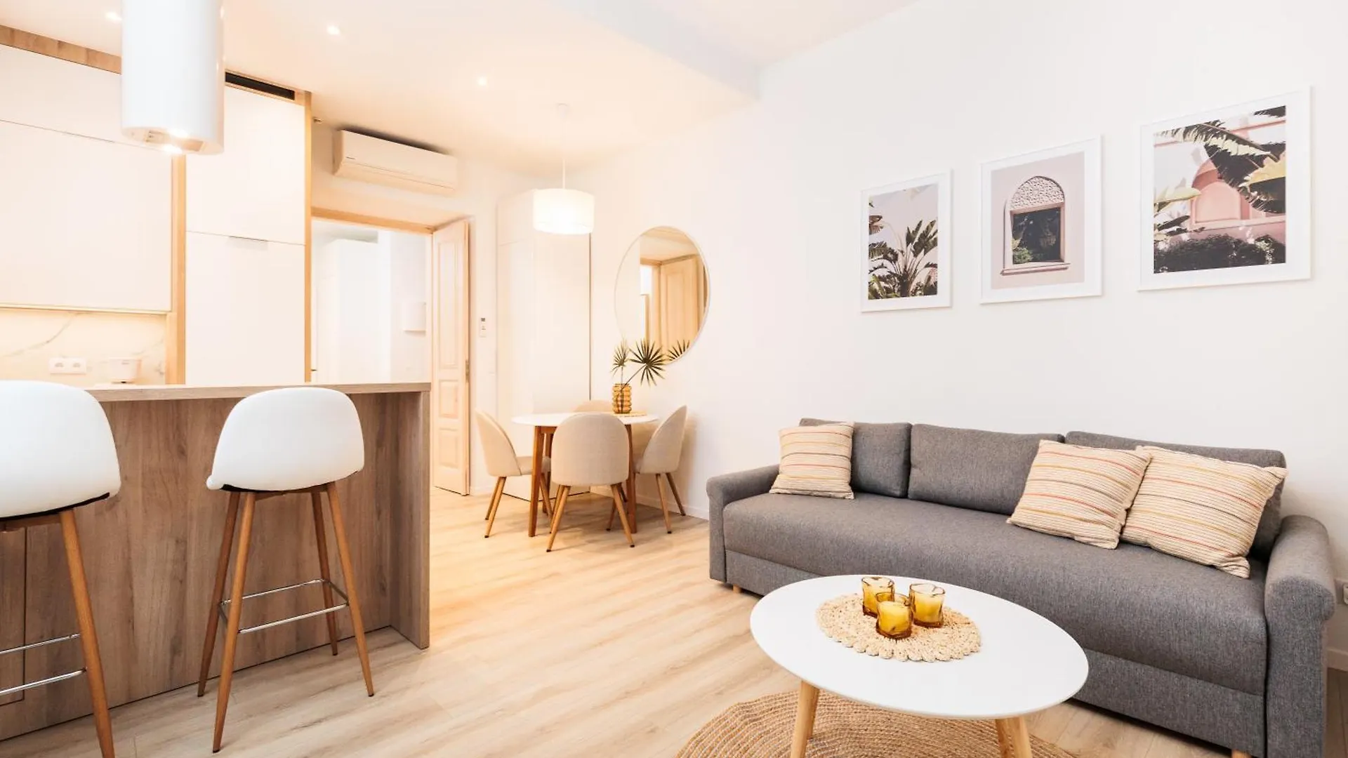 Kollataja Spacious Modern Apartment - By Upstairs Krakow Poland